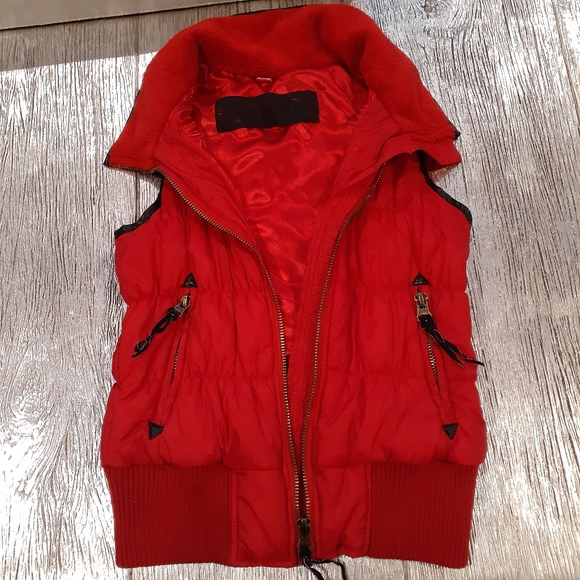Red BB Dakota Puffer Vest with Faux Fur lining - Picture 6 of 7